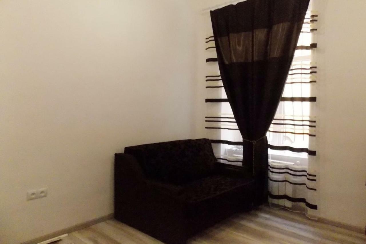 Apartment At Teodora Sqr 利沃夫 外观 照片