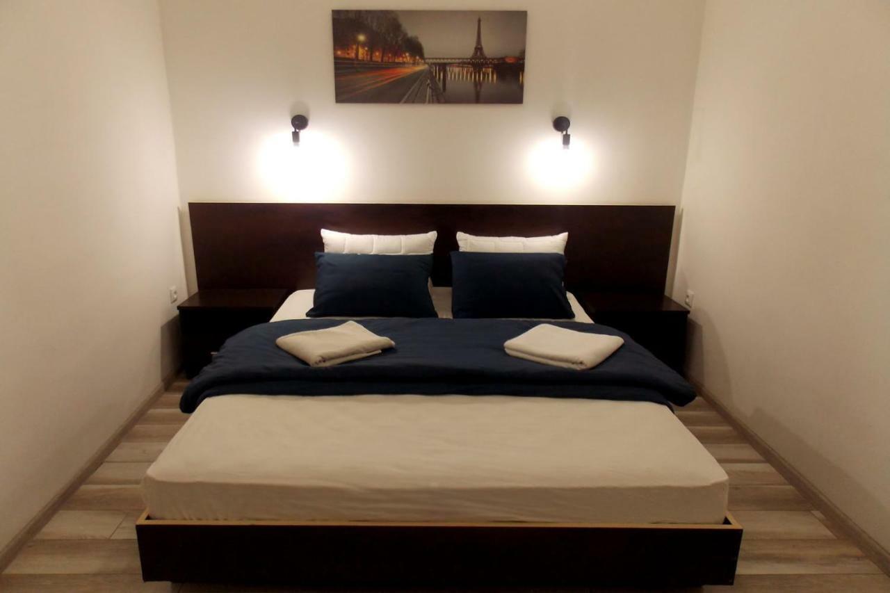 Apartment At Teodora Sqr 利沃夫 外观 照片